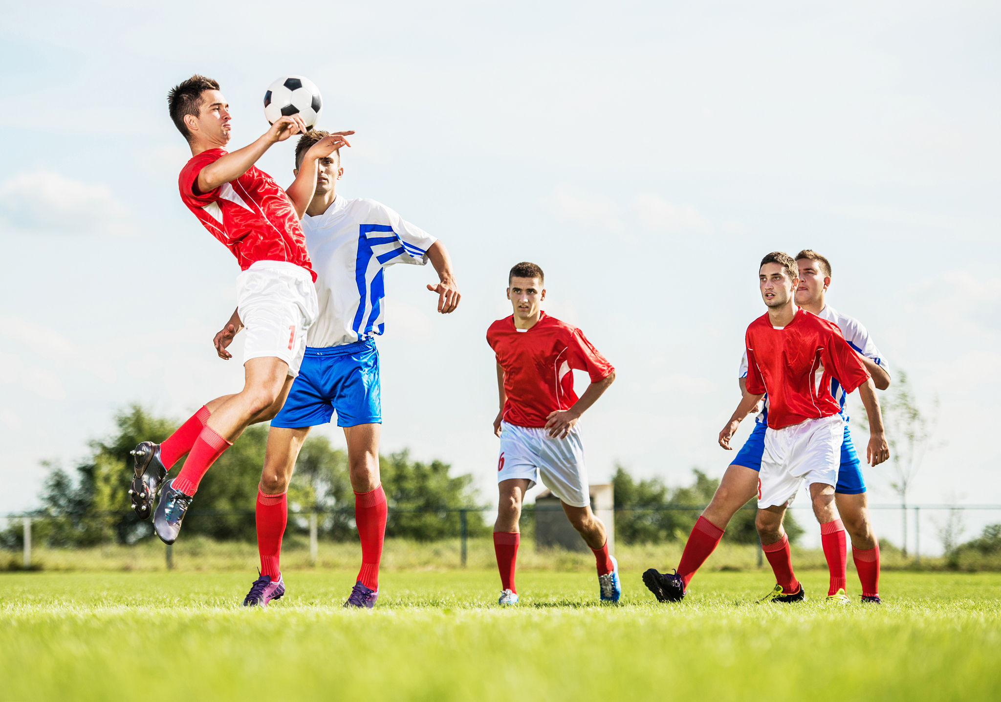 欧洲足球盛事火爆开战激情迸发展现球员风采的简单介绍 欧洲足球盛事火爆开战激情迸发展现球员风采的简单介绍