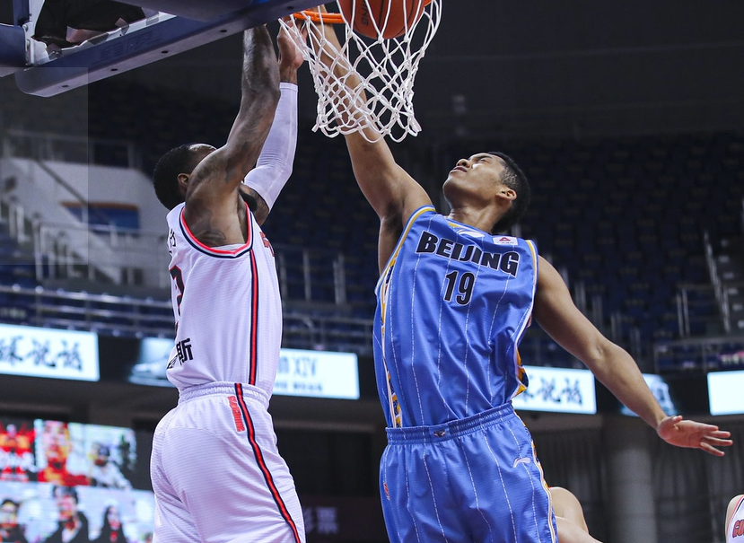 篮坛战绩：球队成绩直线攀升，一鼓作气取胜的简单介绍