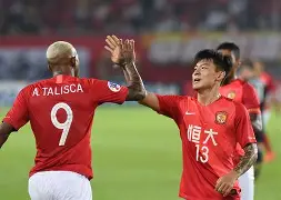 关于广州恒大凭借高拉特制胜球，战胜对手保持不败的信息